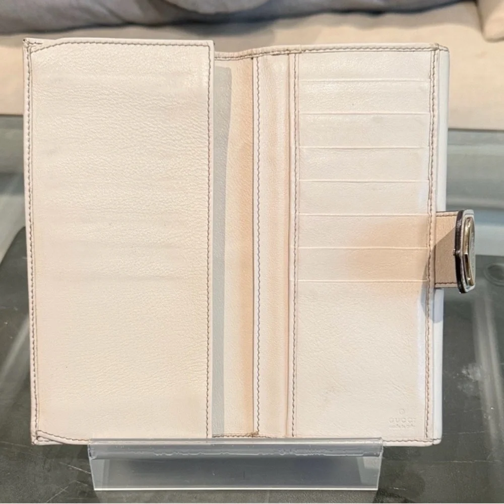 Gucci GG Canvas Long Wallet featuring white leather and heart-shaped closure